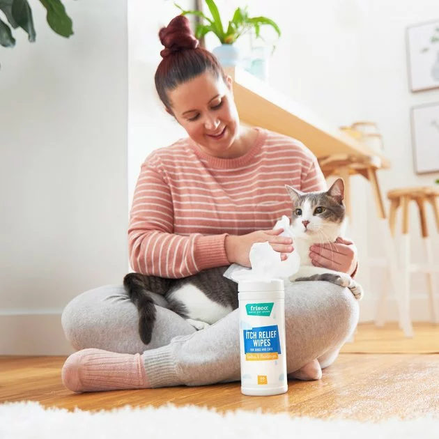 Frisco Itch Relief Waterless Grooming Wipes for Dogs & Cats, 50 count 5 Frisco Itch Relief Waterless Grooming Wipes for Dogs & Cats, 50 count - Image 3