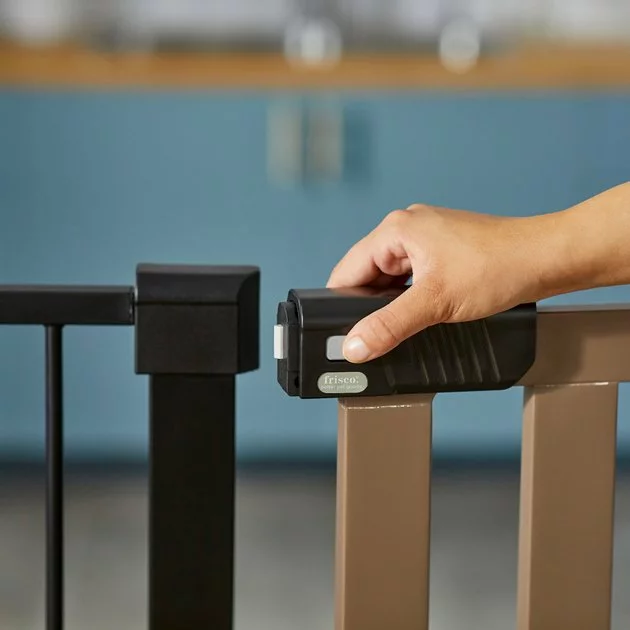 Frisco Wood & Metal Extra Tall Auto-close Dog Gate, 41-in 5 Frisco Wood & Metal Extra Tall Auto-close Dog Gate, 41-in - Image 3